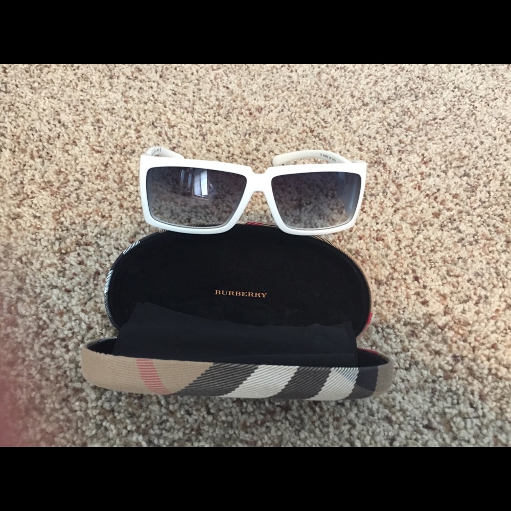 Authentic Burberry white sunglasses with case